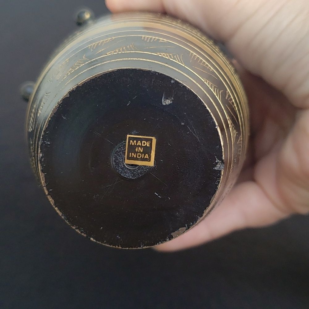 Set of 3 Vintage Painted Brass Urns Vases with Gold Etching - Made in India - Picture 8 of 9